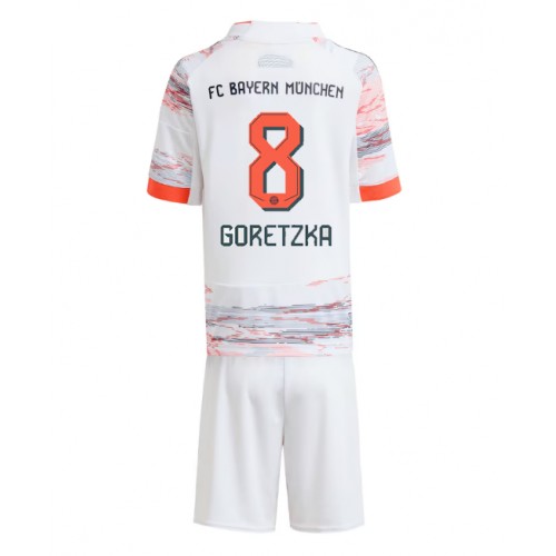 Stroje piłkarskie Bayern Munich Leon Goretzka #8 Koszulka Wyjazdowej dla dzieci 2025-26 Krótki Rękaw (+ szorty)